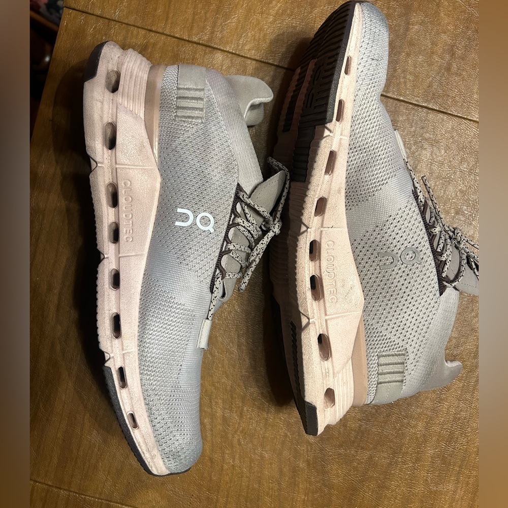 On Cloud Cloudnova Lightweight Runner in grey & l… - image 2